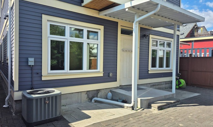 Knight House | Entire ground floor suite with full privacy