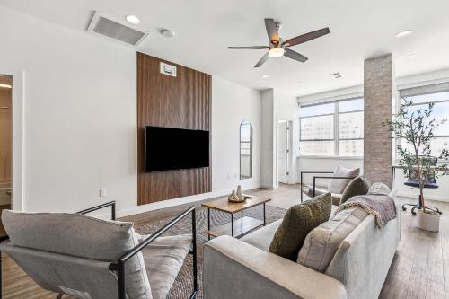 Baton Rouge Apartment | Entire High-Rise Apartment - 2BD