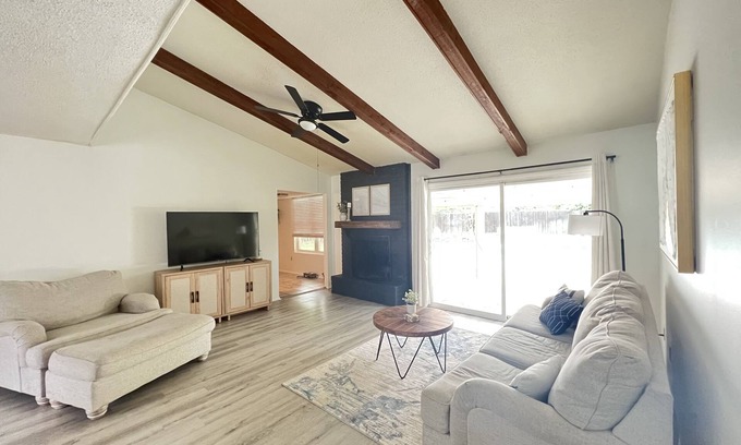 Savannah House | Entire Home with Private Pool! π friendly! 3bd, 2 bath.