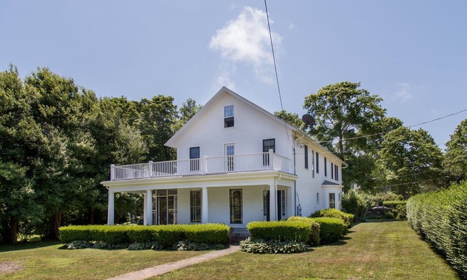Narragansett Pier House | Entire House:14 Guests, 7 BRs, 10 Beds, 5 Full Baths, Outdoor Shower, Beach Gear