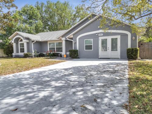 Deltona Lakes House | Entire House with Hot Tub Close to Orlando Disney and Beach