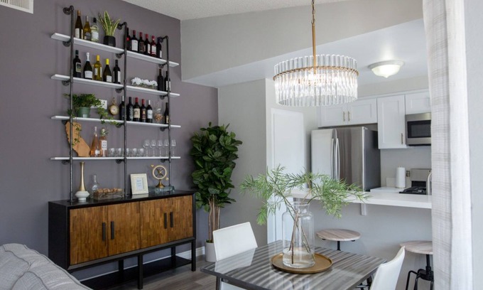 Paramount Condo | Entire Los Angeles 2BR/2BA apartment - @SoCalSuite