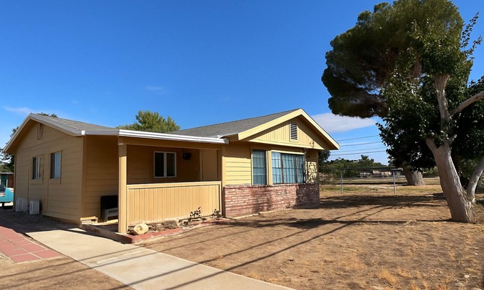 Quartz Hill House | Entire Newly Remodeled Home With Huge Parking