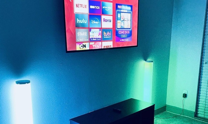 Knox - Henderson Apartment | Entire Spacious Home W/ Neon Lights