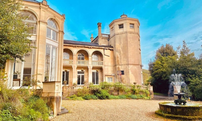 Bathampton Villa | Entire villa in Bath and North East Somerset, United Kingdom