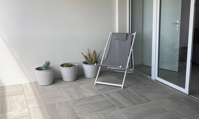 Saint-Medard-en-Jalles Apartment | Entre Ville et Océan, 3*, right in the center of St Médard. Parking.