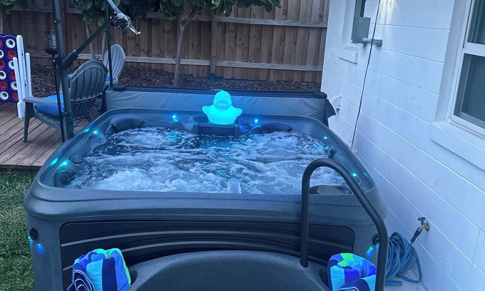 Lake Eola Heights House | Eola Retreat 2-bedroom with Private backyard and hot tub. Walk to Lake Eola