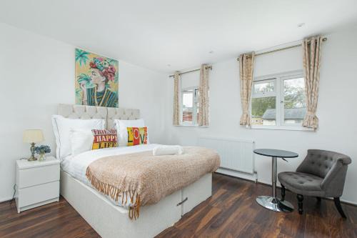 Hatfield Apartment | Ephatha Apartments 4-Bedrooms, Sleeps 11, Free Parking, Garden