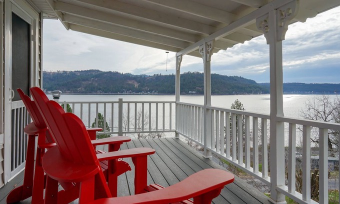 Harrison House | Epic Lake Views- Harrison Home