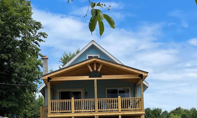 Rapid City House | Equestrian Charm near Torch Lake: Two homes in one!