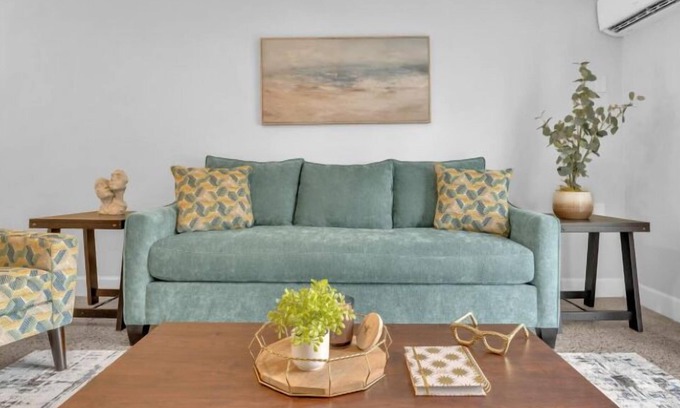 Deerfield Beach Condo | Erin’s Charming Hideaway