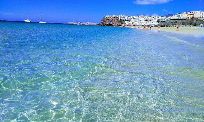 Morro Jable Apartment | Apartment 2/4p on the 1st line of the sea, overlooking the beach, swimming pools, equipped. WIFI