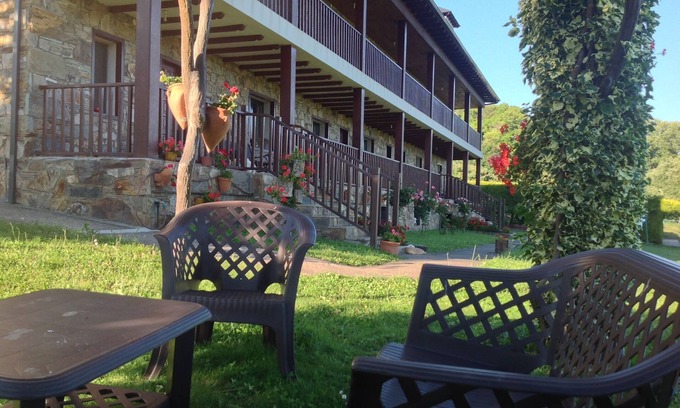 Fontoria Apartment | Lodging in rural environment Los Trobos<>in Villar de Otero, in the Ancares region.