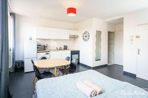 Maisons-Alfort Apartment | Escale-marne fr - 102 - Free Parking - Free Luggage Storage - Metro 8 Eiffel Tower - All equipped - Linen Included - Washing Machine - Panoramic View - From 1 to 4 guests