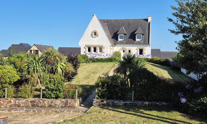 Binic House | Escapade Bretonne - Binic, beaches and old port. Large garden, high-speed wifi.