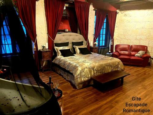 Les Roches-l'Eveque House | Escapade Romantique