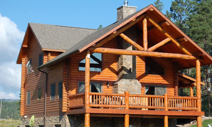 Hill City Cabin | Escape into the countryside. Spacious log home.