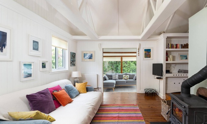 Porthcurno House | Escape - Scandi beach house in sought after Porthcurno, dog friendly, parking
