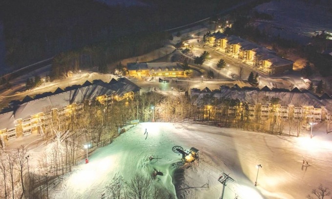 Oro-Medonte Ski Chalet | Escape the City in our Ski Townhouse, Sleeps 8