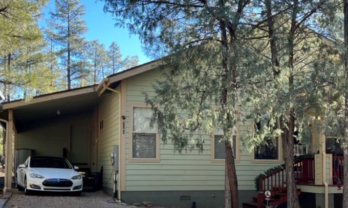 Pinetop-Lakeside Cabin | Escape the heat to beautiful Pinetop-Lakeside! 60AMP EV Charger!