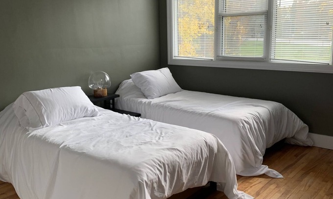 Amherstburg Cottage | Escape to a truly unique beach house in the charming town of Amherstberg!