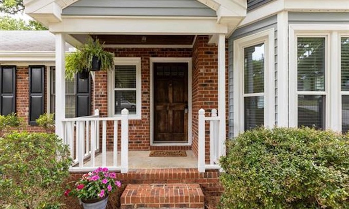 Northwest Raleigh House | Escape to Blue Wilderness: A stylish townhouse