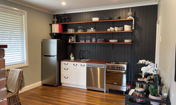 Millfield Cottage | Escape to Hunter Valley at Thallan Cottage. Pet-Friendly Outdoor Baths & Firepit