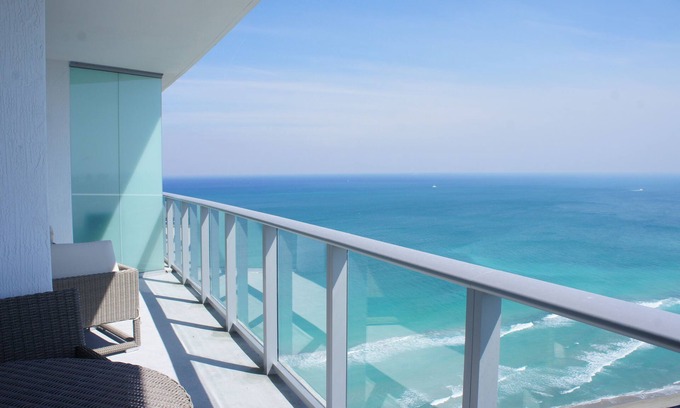 Hollywood South Central Beach Resort | Escape to Luxury- Beautiful One-Bedroom Ocean View Retreat at LYFE Resort!