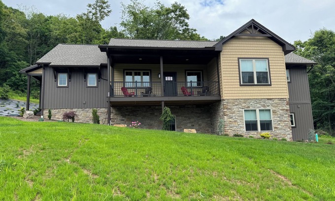 Saxton House | Escape to nature near beautiful Raystown Lake