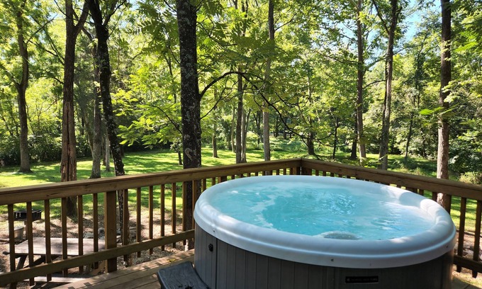 Rileyville Cabin | Escape to our cozy 2-room cabin near Shenandoah River