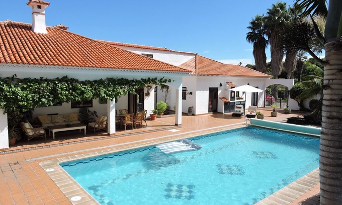 Brena Alta Villa | Escape to Paradise: Secluded Villa with Gardens and Pool in La Palma.