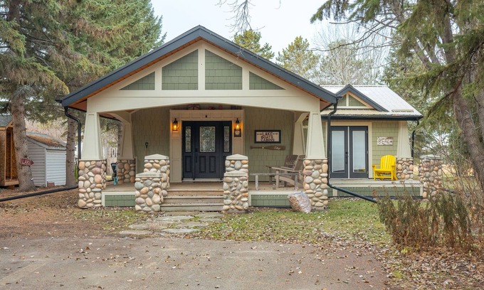 Westerose Cottage | Escape to Pigeon Lake/2BR Refuge