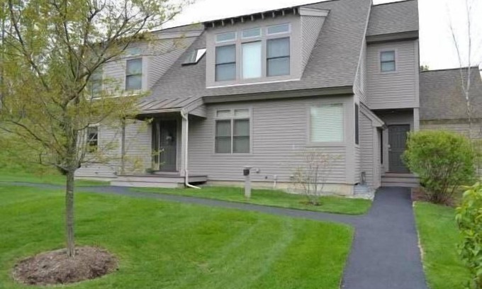 West Hartford Condo | Escape To Quechee For Ski, Golf, Swimming! Family & Pet Friendly!