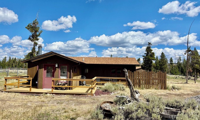 Dubois Cabin | Escape to the Choosey Moose Cabin in the mountains of Dubois, WY