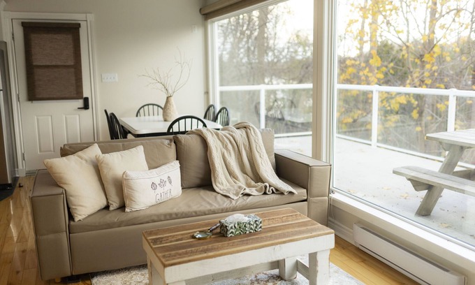 Southampton Cottage | Escape to the cottage by the water in South Hampton. Explore and unwind.