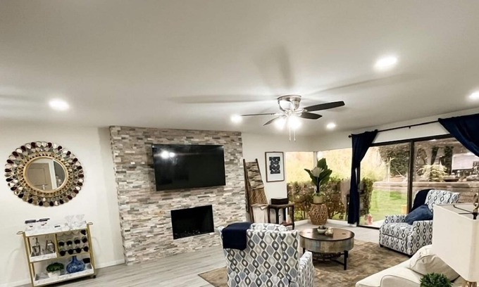 Indian Wells Condo | Escape to the Desert Oasis -Furnished Vacation Home with Mountain Views