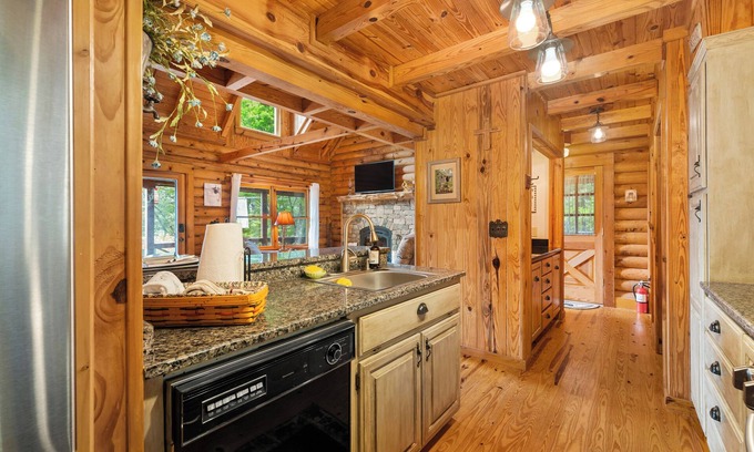 Stecoah Cabin | "Escape to Tranquility: Cozy Cabin Retreat in the Majestic Western NC Mountains"