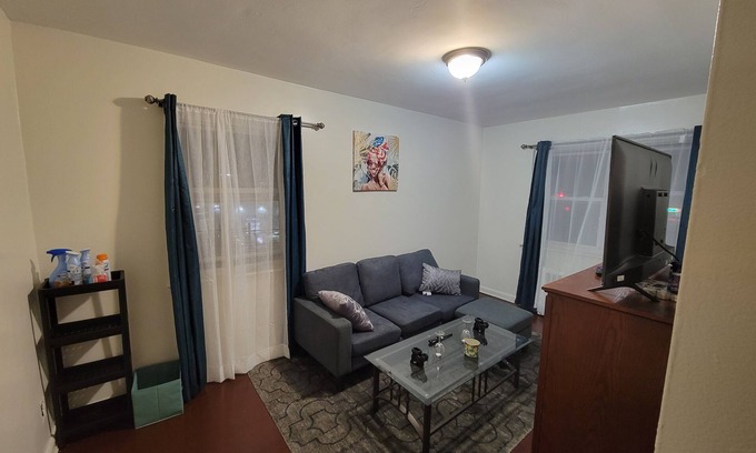 Queens Apartment | Escaping from the World can be so easy