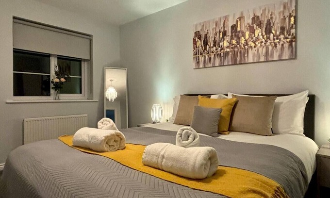 Maidenbower House | Eskdale Townhouse 4BR, Eskdale Townhouse - Cosy and Elegant 4BR