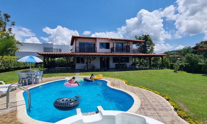 Yotoco House | Espectacular Finca en el Lago Calima