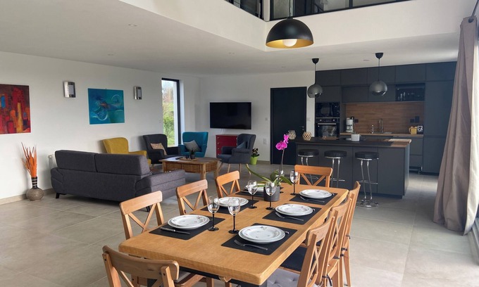 Plomodiern Villa | Etal an dour 3* seaside villa with pool