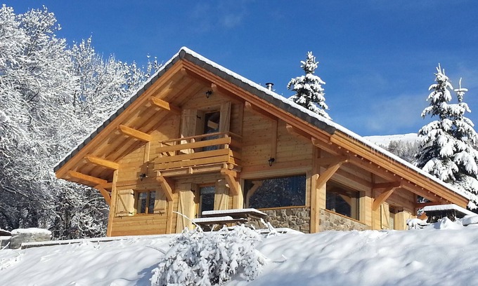 Saint-Michel-de-Chaillol Ski Chalet | ETERLOU chalet in solid wood, on the ski slopes, facing south