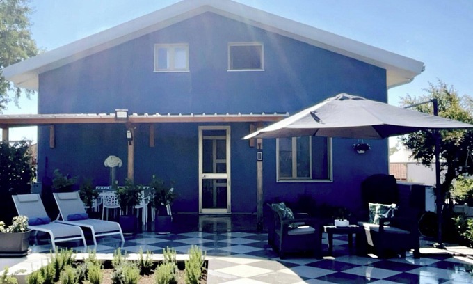 Giuliano Teatino Villa | Ettore 3-Bed Villa - Sleeps 6, Garden & Parking