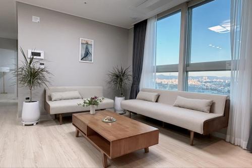 Bongmyeong-dong Apartment | Eunhasu D&M Residence