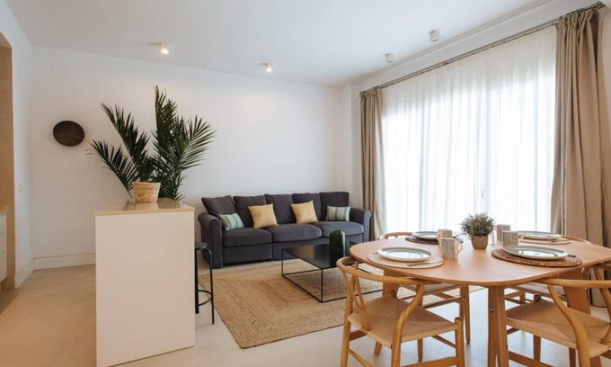 Encarnacion-Regina Apartment | Eva Recommends Castellar 2.2 con piscina