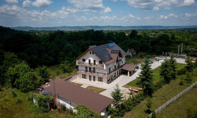 Avrig House | Evergreen Chalet