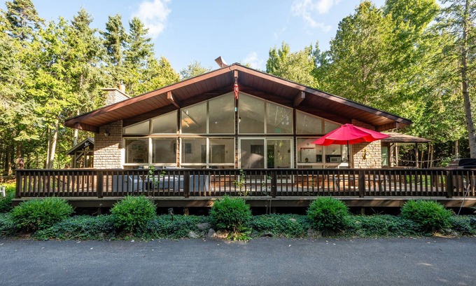 Tobermory Ski Chalet | Evergreen Escape - Tobermory Chalet & Sauna