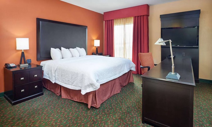 Waco Hotel | Everything You Need For The Perfect Vacation! Free Parking & Breakfast, Pool!
