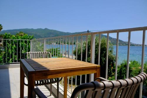 Komnina Apartment | Evia Bay Suites and Retreats