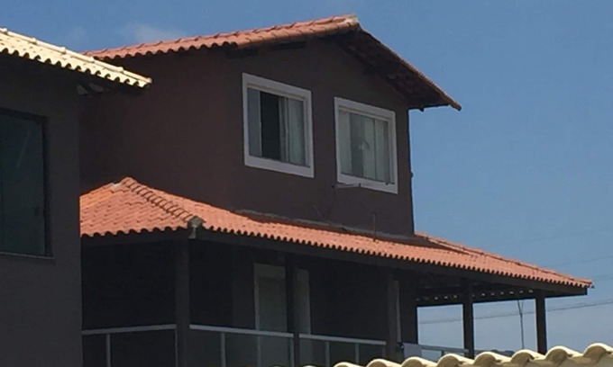 Foguete House | Excellent 3-storey house on the beachfront. Side view